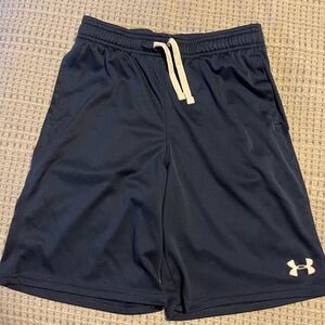 Boys Under Armour shorts in size youth large